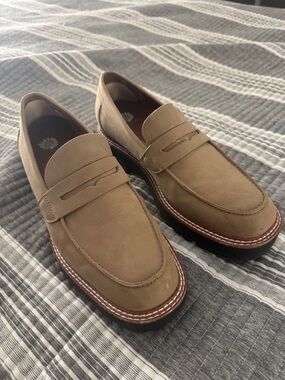 Women’s Beige Yellow Box Penny Loafers - Classic Slip-On Dress Shoes- Size 9.5